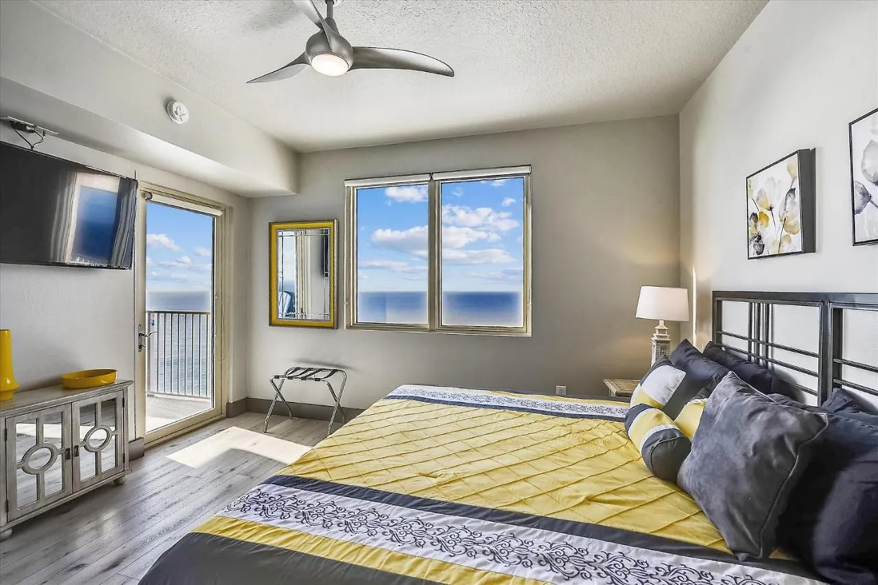 Shores of Panama: Renovated 2-Bedroom Condo with Reserved Parking Panama City Beach