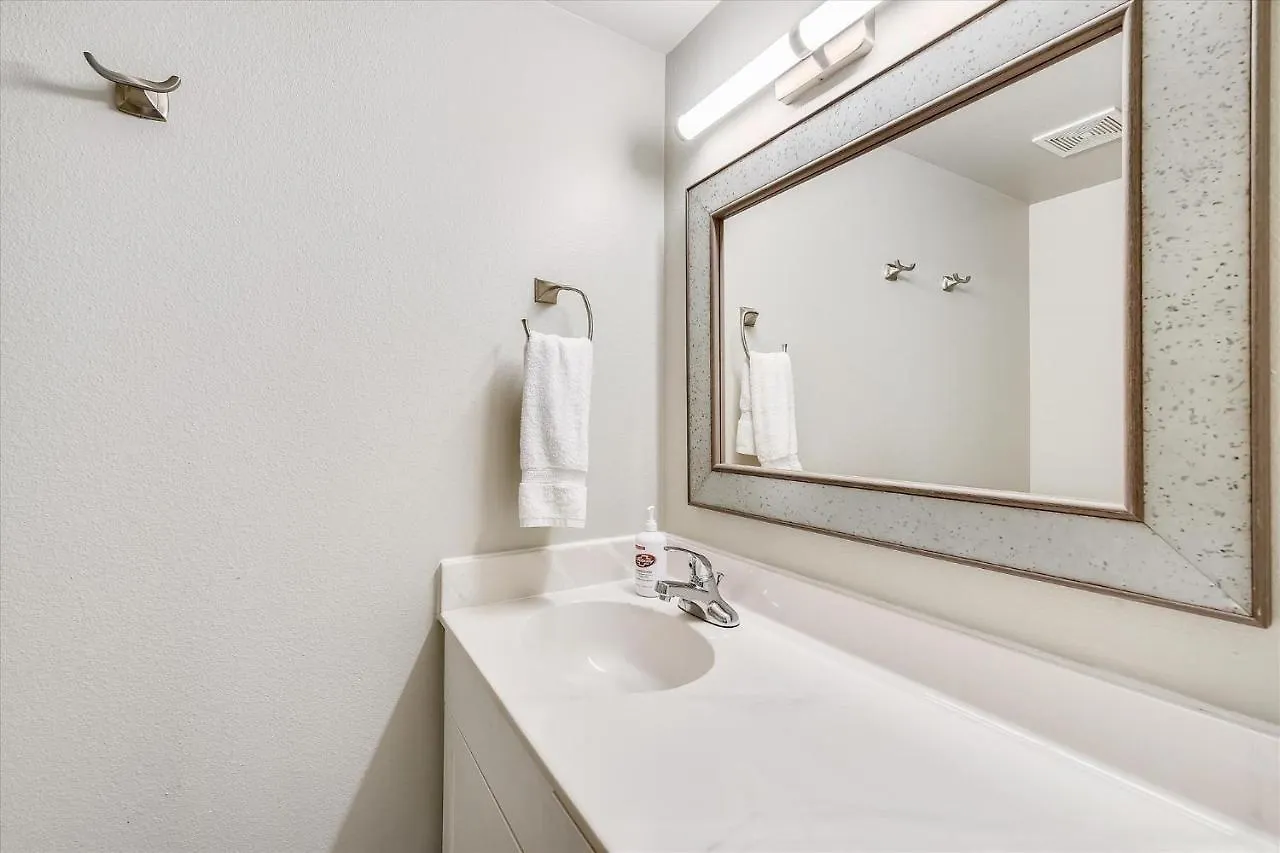 Shores of Panama: Renovated 2-Bedroom Condo with Reserved Parking Panama City Beach