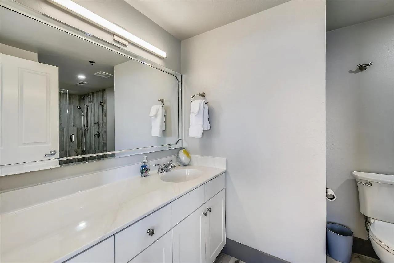 Apartment Shores of Panama: Renovated 2-Bedroom Condo with Reserved Parking Panama City Beach United States
