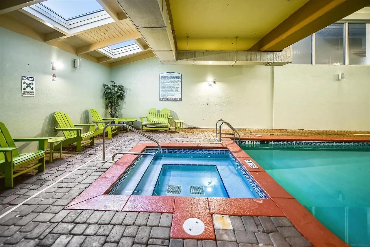 Shores of Panama: Renovated 2-Bedroom Condo with Reserved Parking Panama City Beach