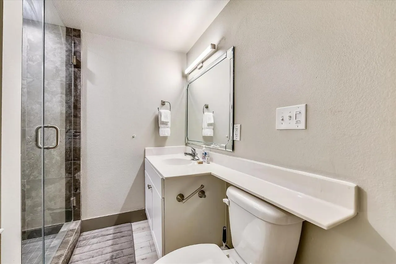 Shores of Panama: Renovated 2-Bedroom Condo with Reserved Parking Panama City Beach Apartment
